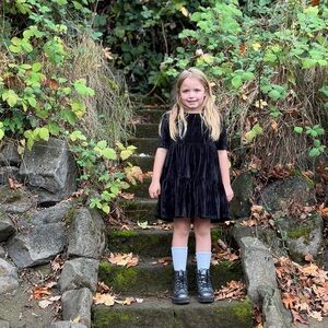 Girls black gap velvet dress size 8 medium